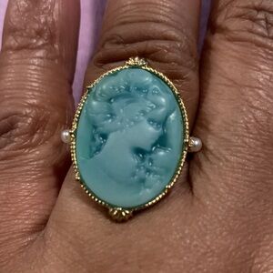 Elegant Cameo Ring with Pearls